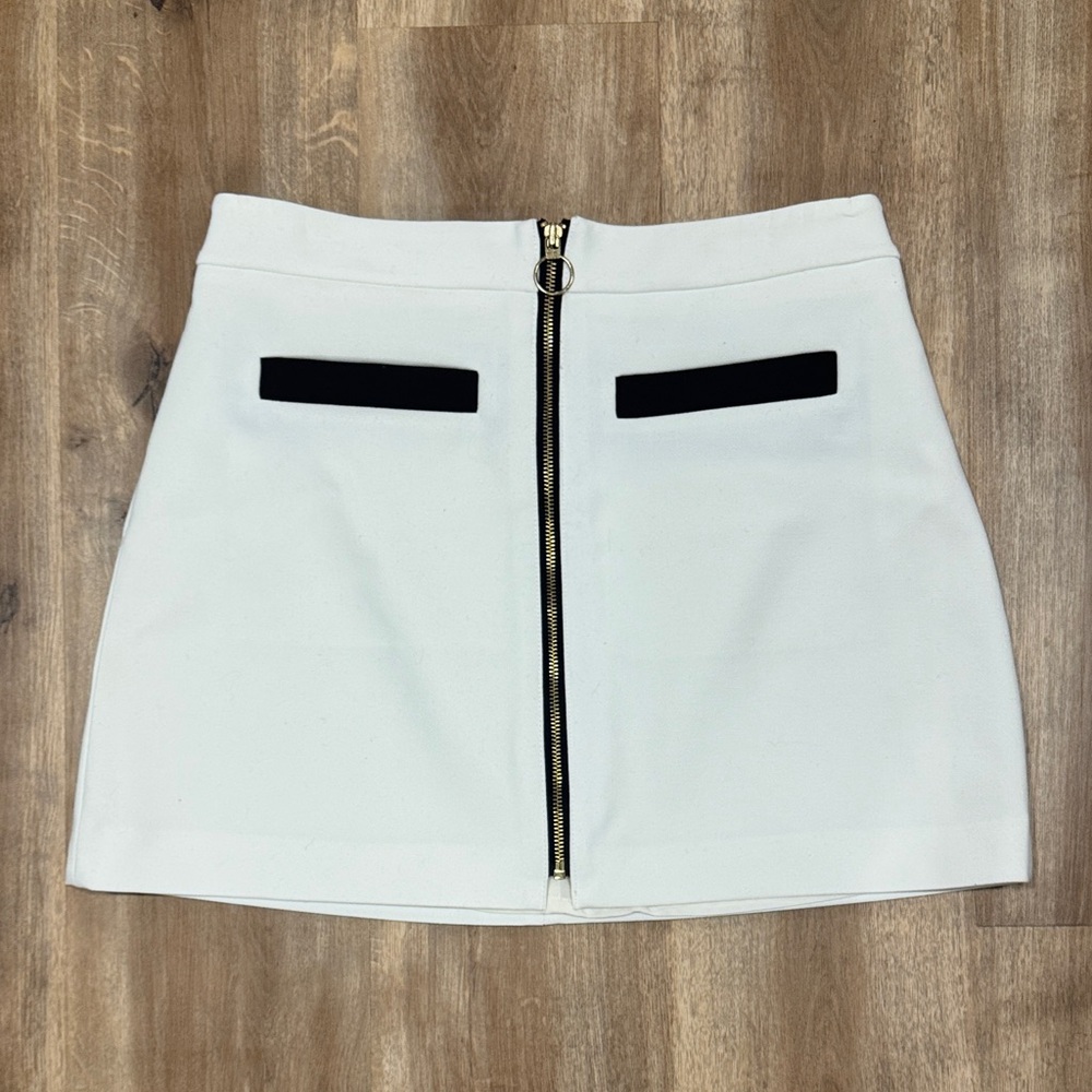 Express Size 10 Elegant White Mini Skirt with Black and Gold Accents
